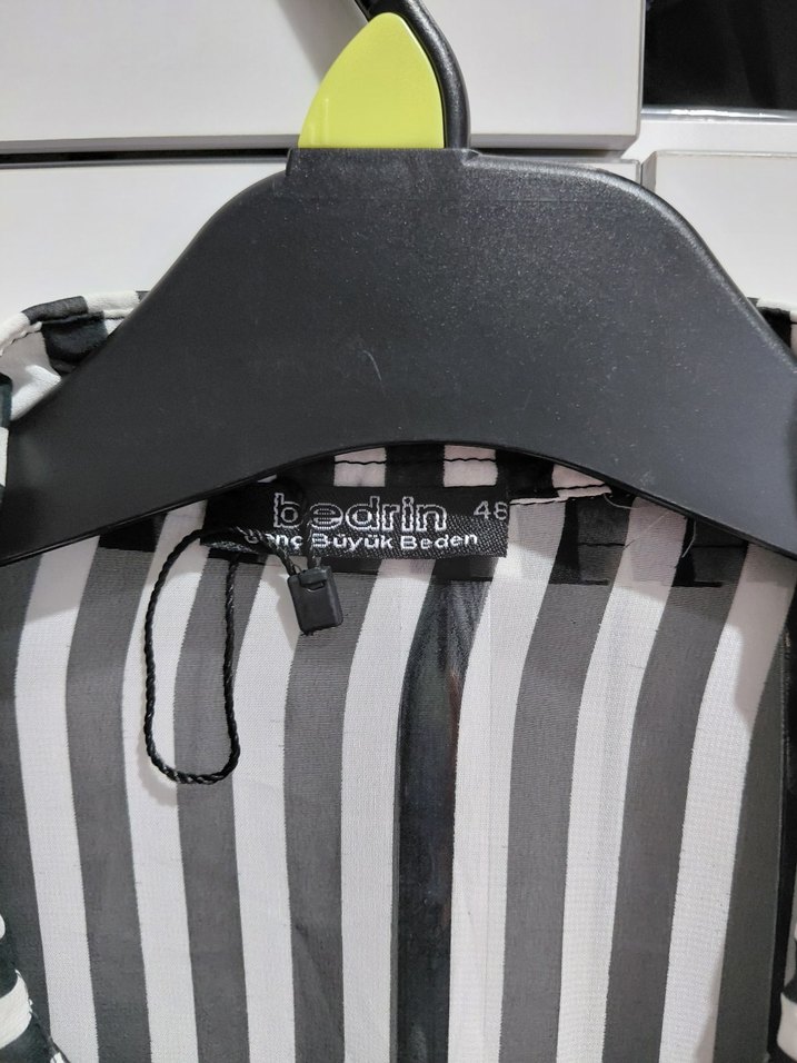 Uzun Kollu Siyah Beyaz Çizgili Fırfırlı Gömlek - Görsel 2