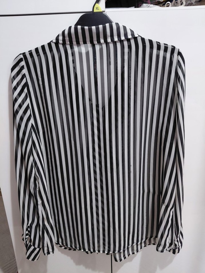 Uzun Kollu Siyah Beyaz Çizgili Fırfırlı Gömlek - Görsel 4