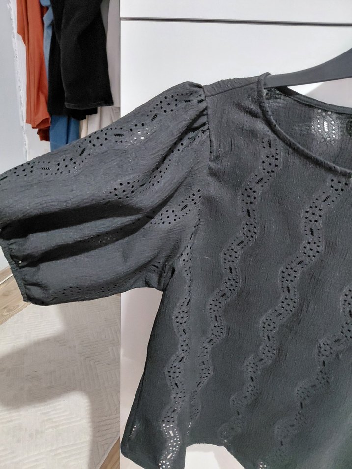 Dantel Detaylı Siyah Kadın Bluz - Görsel 3