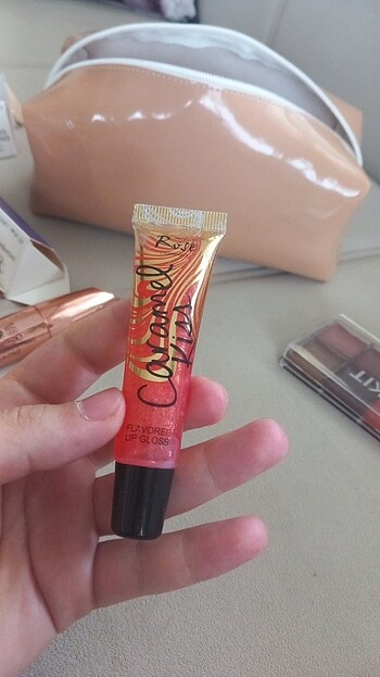 Lip gloss carnaval Kiss kirmizi