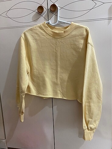 H&M Crop Sweatshirt
