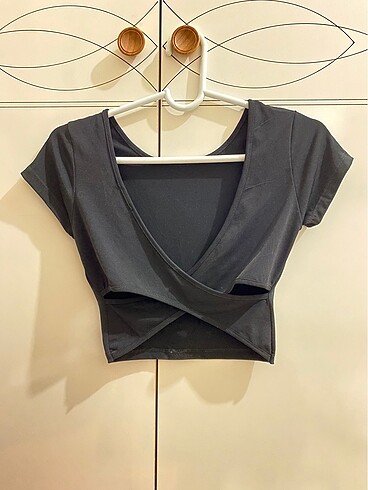 Siyah Crop