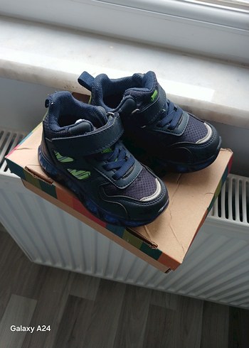 ışıklı cırtlı  bot - Görsel 2