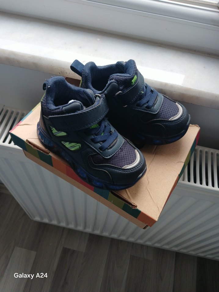 ışıklı cırtlı  bot - Görsel 2