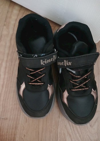 Kız Çocuk Siyah Bantlı Spor Ayakkabı - Görsel 3