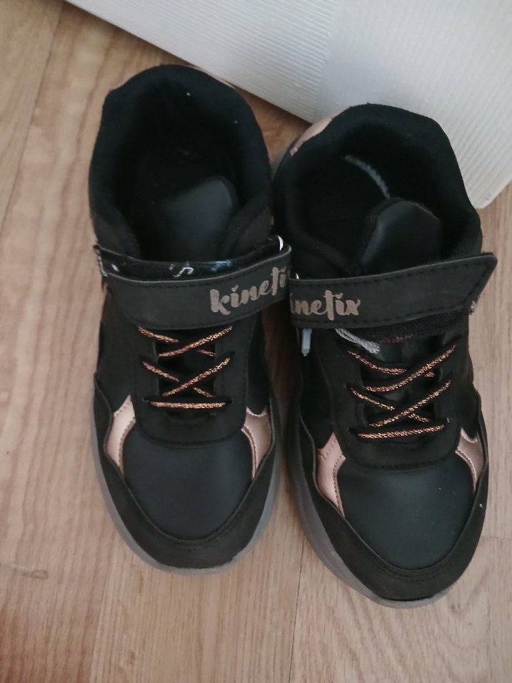 Kız Çocuk Siyah Bantlı Spor Ayakkabı - Görsel 3