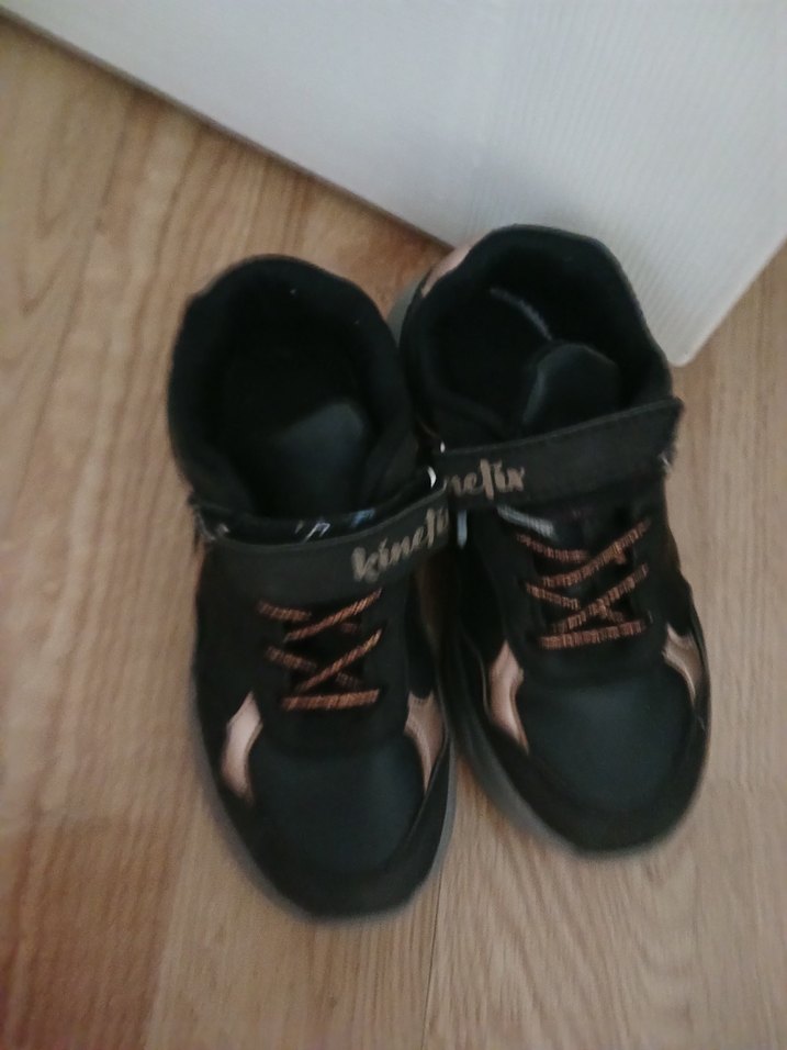 Kız Çocuk Siyah Bantlı Spor Ayakkabı - Görsel 5