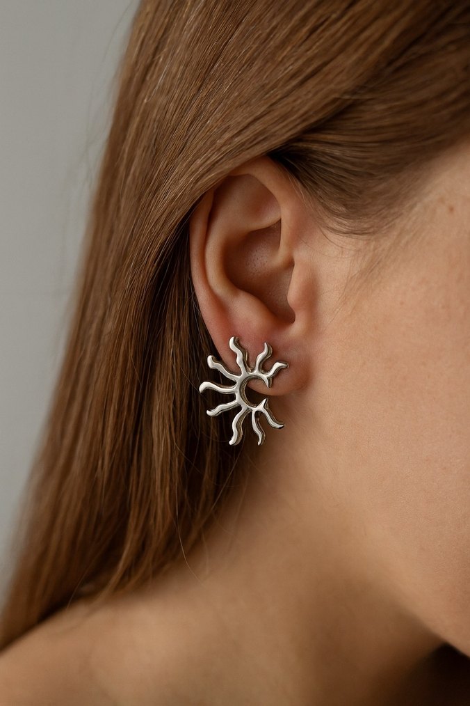 Kadın Gold Gümüş Renk Detaylı Tasarım Küpeler - Görsel 3