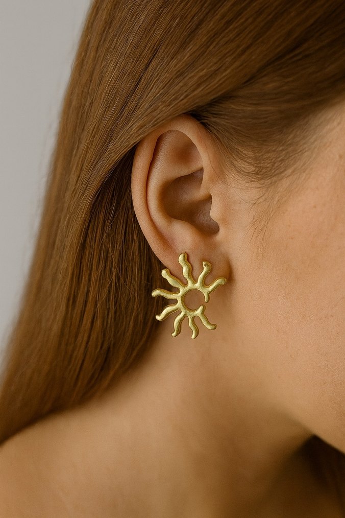 Kadın Gold Gümüş Renk Detaylı Tasarım Küpeler - Görsel 4