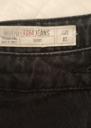 Siyah Düğmeli Kot Şort - Görsel 3