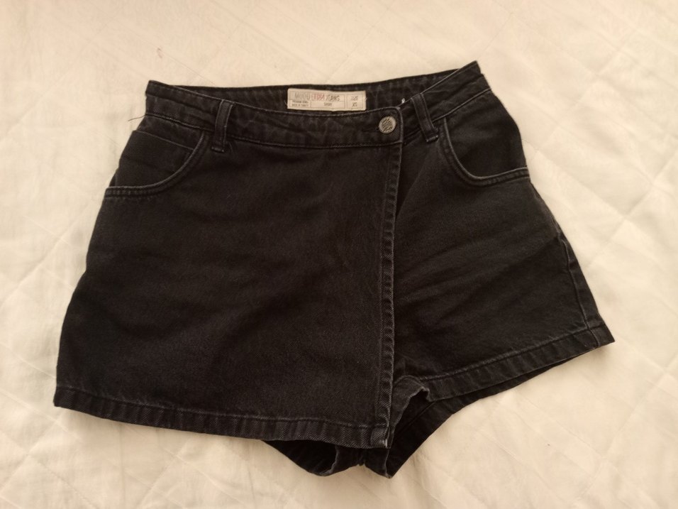 Siyah Düğmeli Kot Şort - Görsel 2