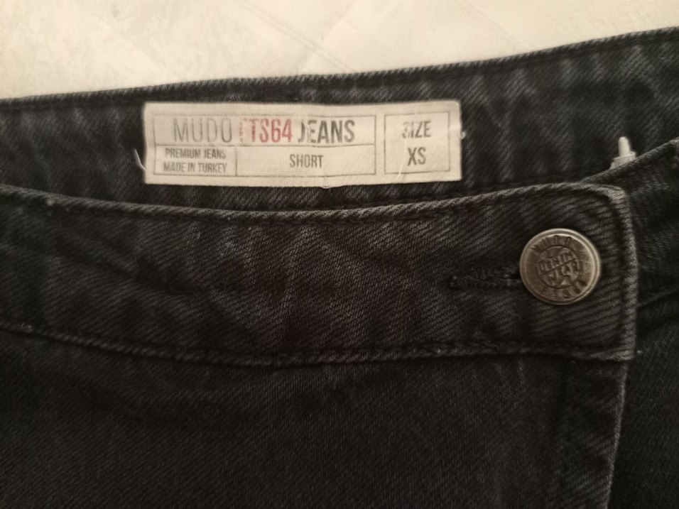 Siyah Düğmeli Kot Şort - Görsel 3