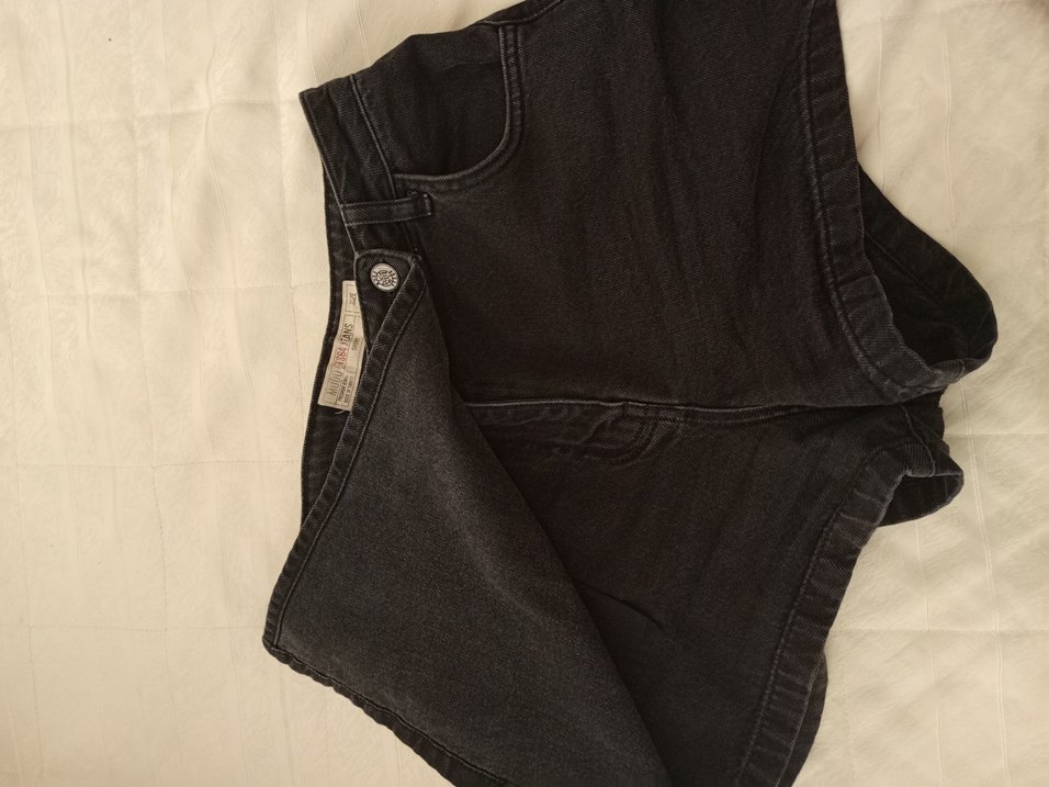 Siyah Düğmeli Kot Şort - Görsel 5