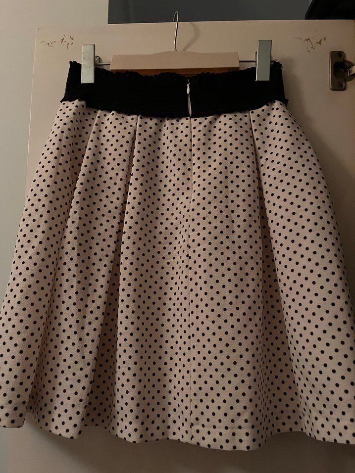 Siyah Puantiyeli Beyaz Pileli Etek - Görsel 2