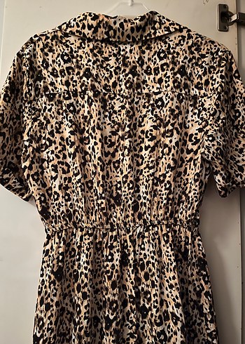 Düğmeli V Yaka Leopar Desenli Midi Elbise - Görsel 4