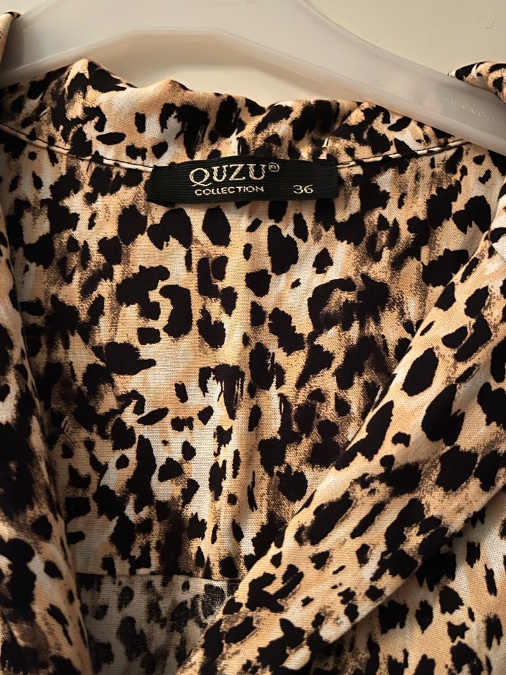 Düğmeli V Yaka Leopar Desenli Midi Elbise - Görsel 5