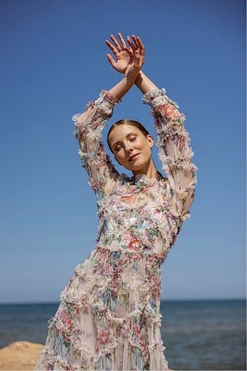 Çiçek Desenli Fırfırlı Abiye Elbise - Görsel 4