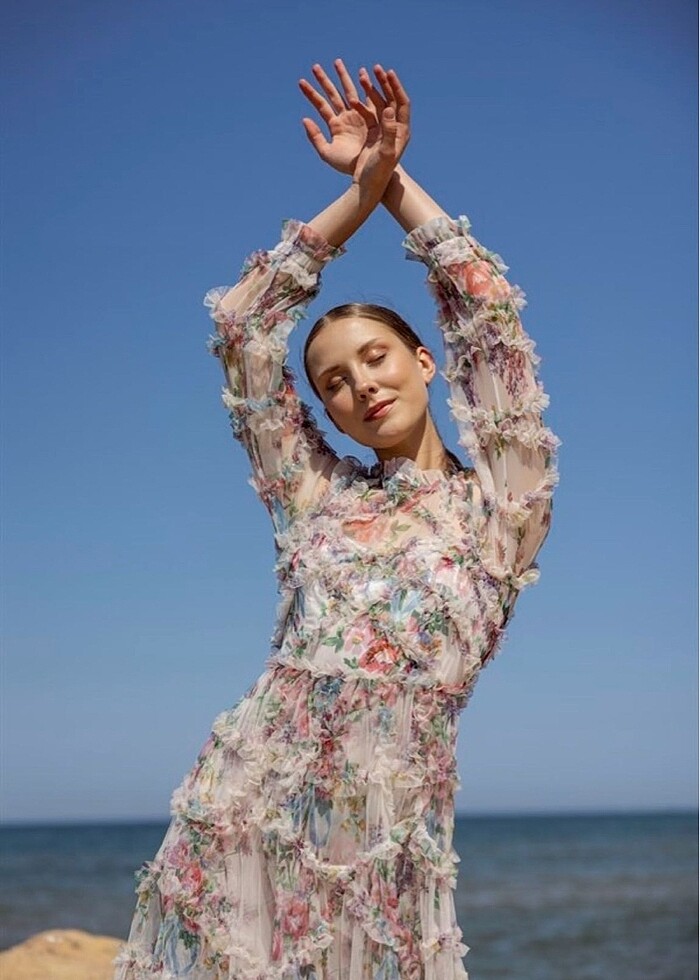 Çiçek Desenli Fırfırlı Abiye Elbise - Görsel 4