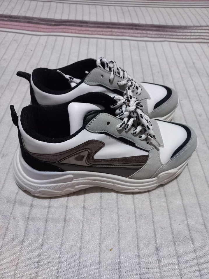 Gri Yılan Desenli Bağcıklı Spor Kadın Sneaker - Görsel 2