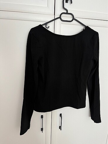 Basic arkası dekolte detaylı crop bluz