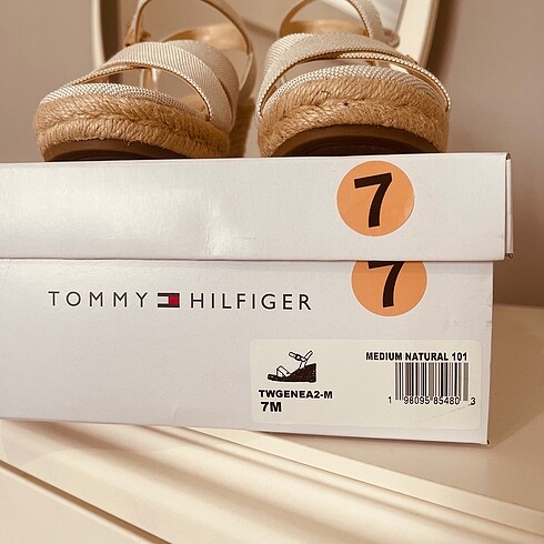 37 Beden Tommy Hilfiger sandalet orjinal yeni Amerikadan