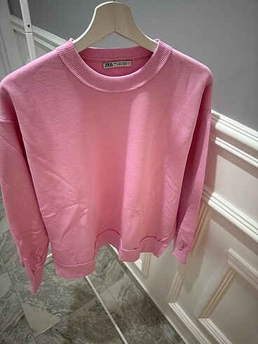 Zara Sweatshirt