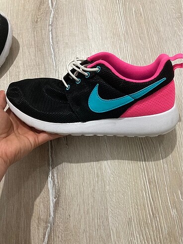 Nike Nike Roshe One Low Black Pink
