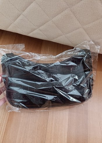 Siyah Fermuarlı Sokak Stili Kadın Çanta