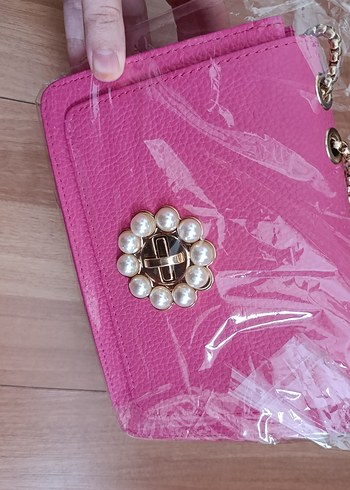 Pembe Zincir Detaylı Kadın Çanta