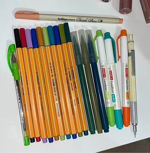 Stabilo fosforlu ve fineliner kalem