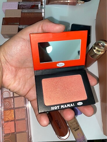 Hot mama allık the balm
