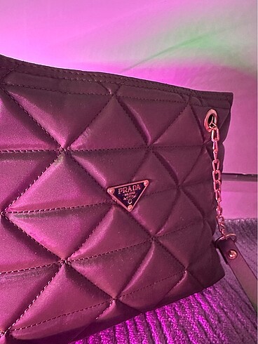 Prada çantamız