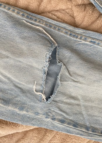 Diz Yırtıklı Rahat Kesim Kadın Kot Pantolon - Görsel 4