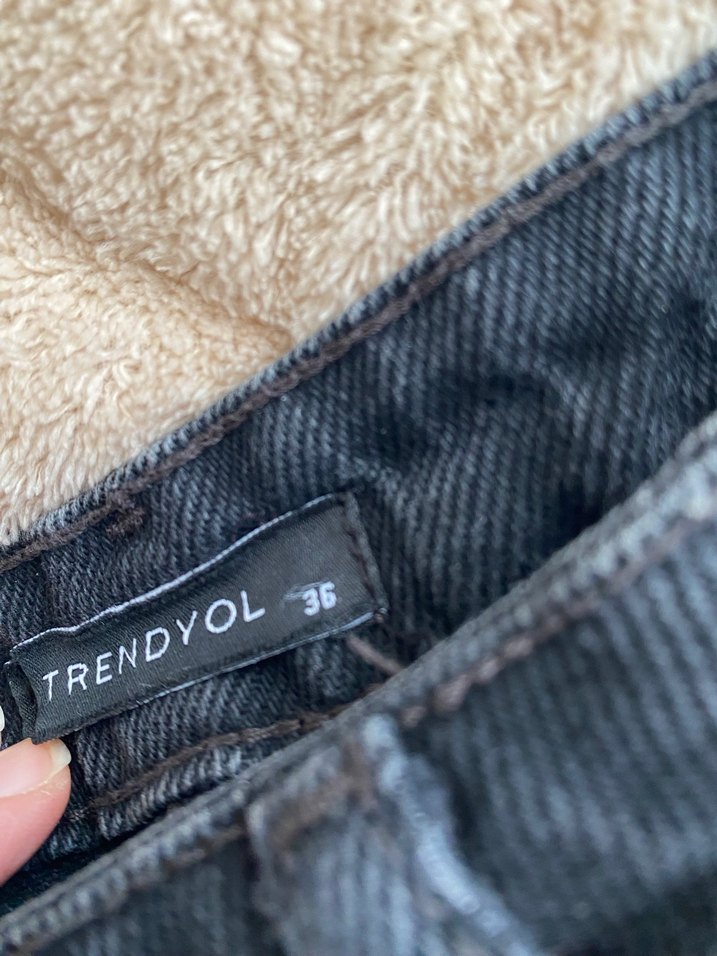 Gri Yırtık Detaylı Salaş Kadın Jean - Görsel 3