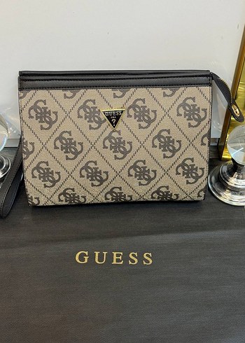 Guess Monogramli Sik Ve Pratik Canta