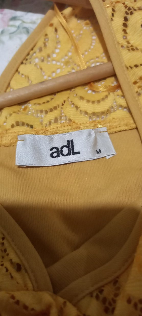 Sarı Fırfırlı Nakışlı Mini Bluz - Görsel 4