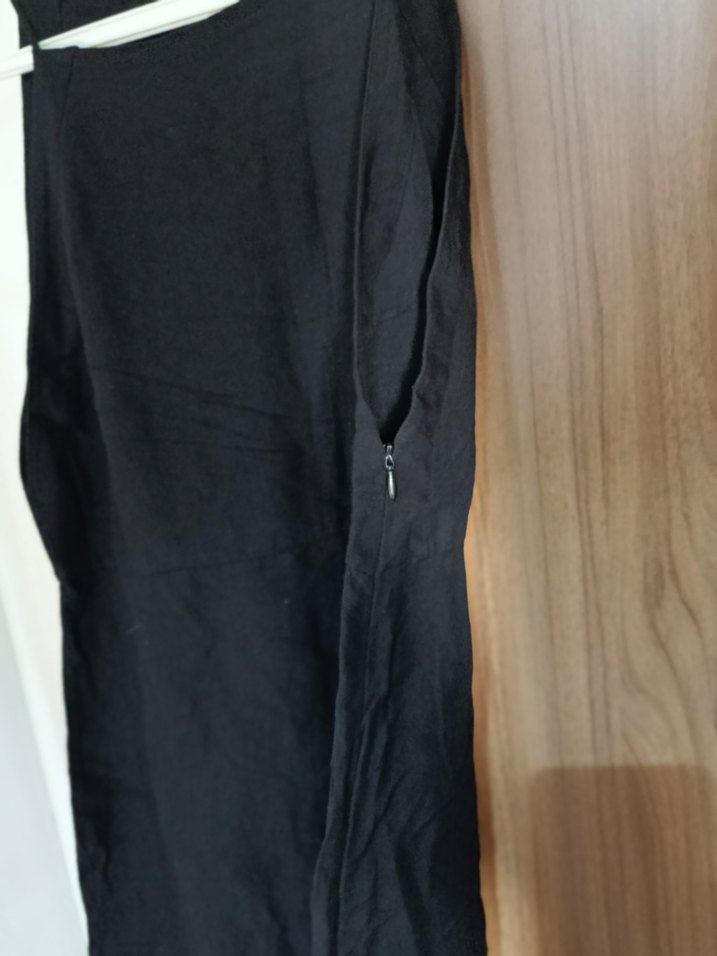 Drapeli Siyah Kolsuz Uzun Keten Elbise - Görsel 2