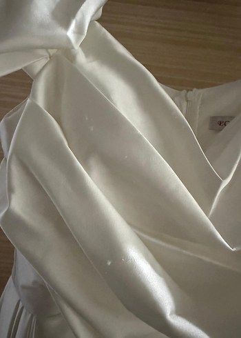 Parlak Beyaz Uzun Straplez Gelinlik - Görsel 3