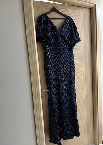 Lacivert İşlemeli V Yaka Uzun Abiye - Görsel 3