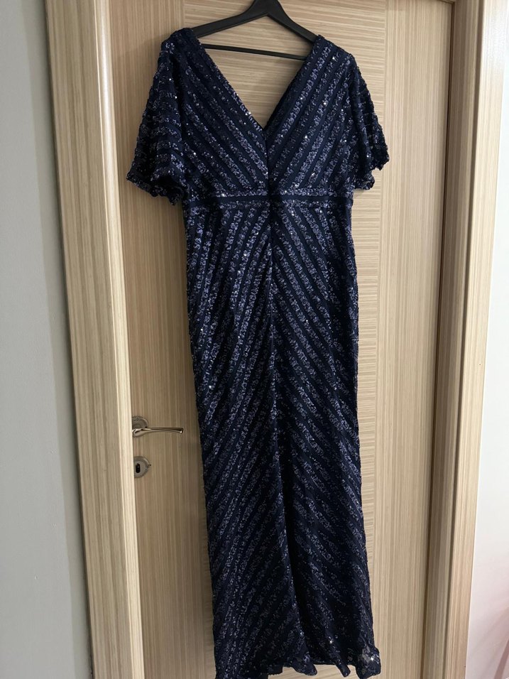 Lacivert İşlemeli V Yaka Uzun Abiye - Görsel 4