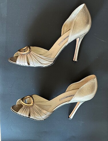 40 Beden altın Renk Brian Atwood 40 numara