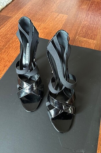 Manolo Blahnik MONOLA BLAHNIK 41 numara rugan topuklu
