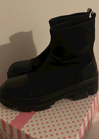 siyah bot - Görsel 2