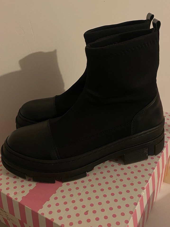 siyah bot - Görsel 2