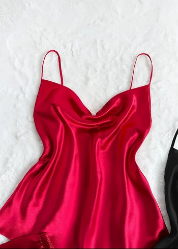 Kırmızı İnce Askılı ve Siyah Mini Kadın Pijama Takımı - Görsel 3