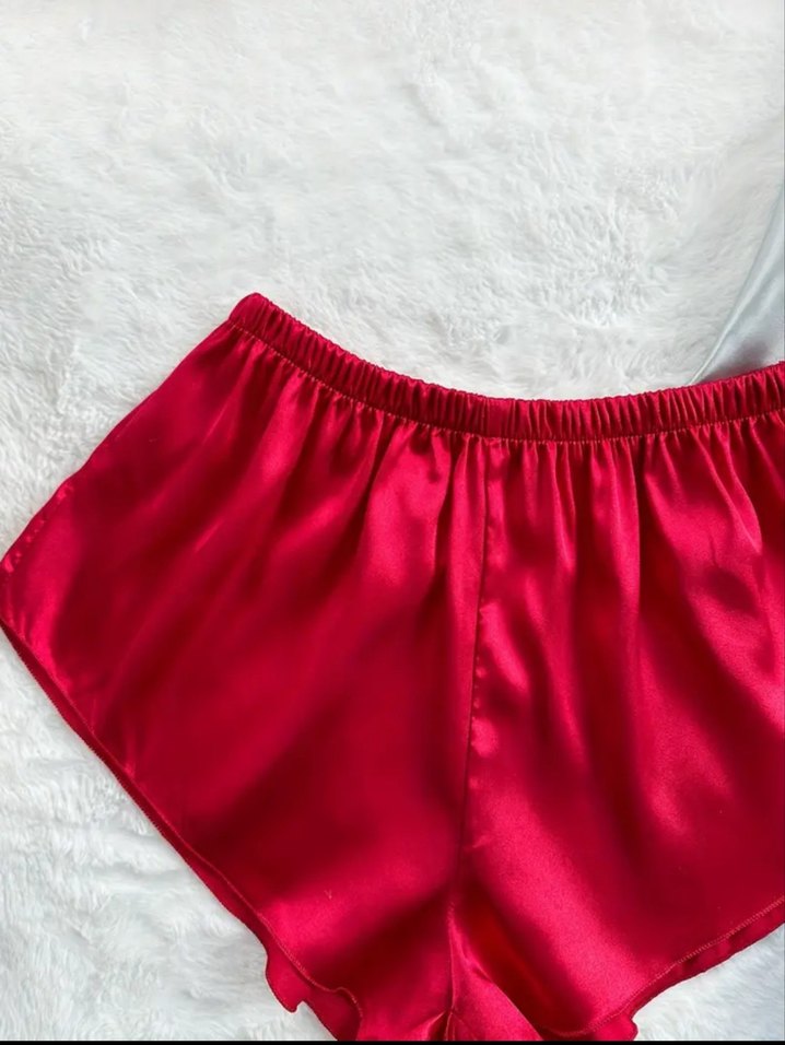 Kırmızı İnce Askılı ve Siyah Mini Kadın Pijama Takımı - Görsel 4