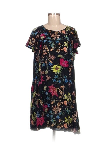 H&M Kısa Elbise %70 İndirimli.