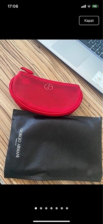 Armani makyaj çantası