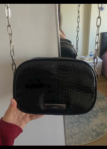 Bershka siyah çanta - Görsel 2