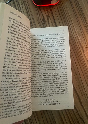 1984 - İngilizce roman - Görsel 2